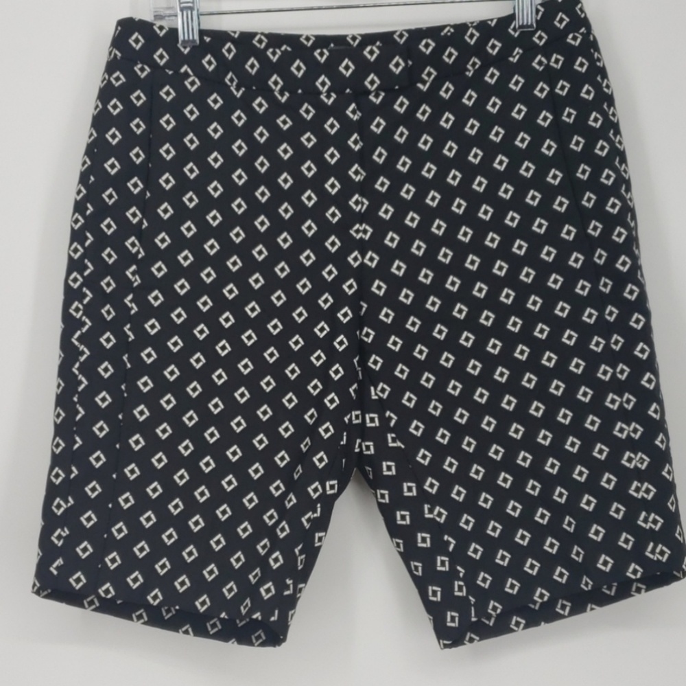 Vince Camuto, Bermuda Style Shorts, Size 6